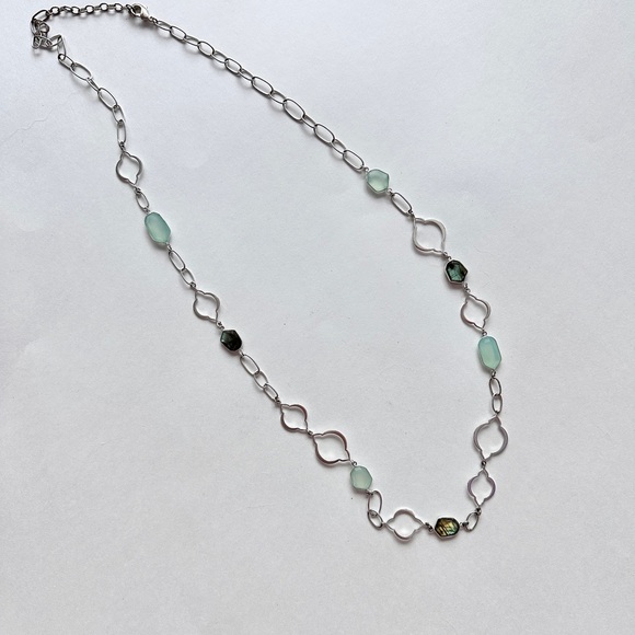 Elegant Green Necklace - Picture 2 of 3
